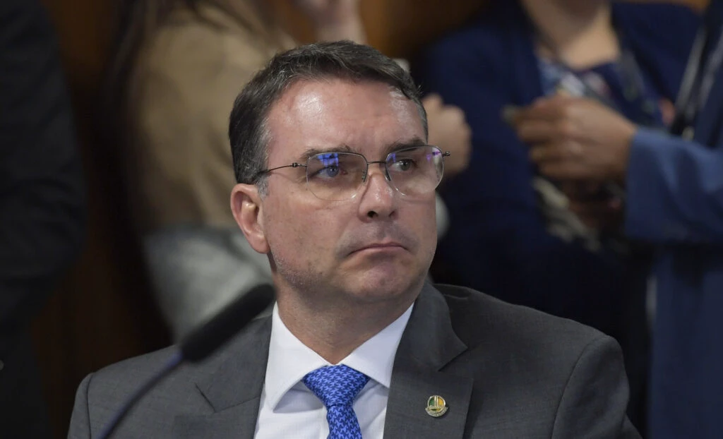 Flávio: “Lula governa por pesquisa e só se preocupa com imagem”