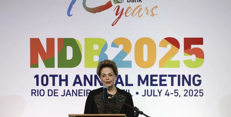 Banco do Brics aprova entrada da Colômbia e Uzbequistão