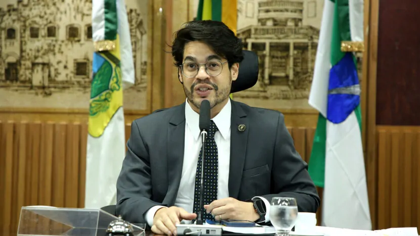 Léo critica tributação: “Enquanto rico financia iate, pobre paga juros em carne”