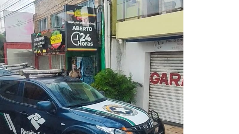 Operação da Polícia e Receita Federal mira tabacaria em Ponta Negra