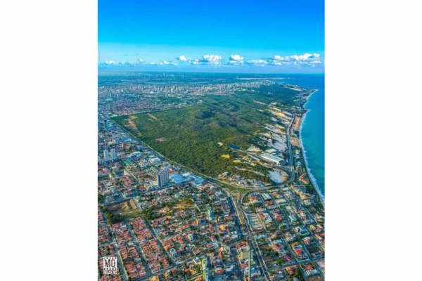 Paulinho anuncia parque na Roberto Freire e solução para obra da Engorda