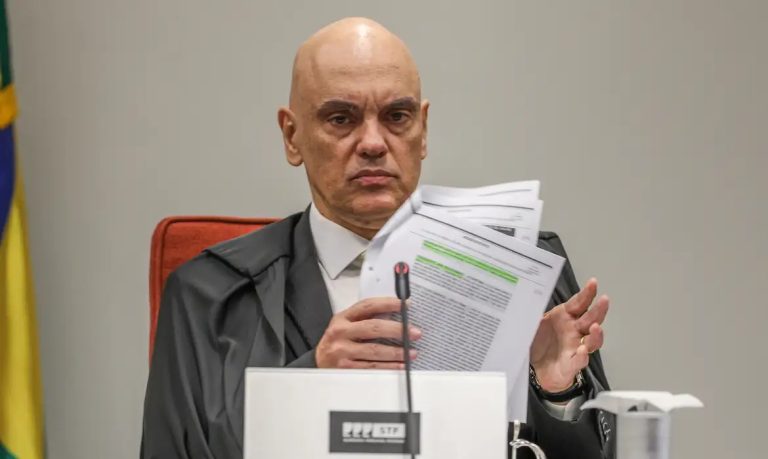 Moraes proibiu Bolsonaro de falar com 191 pessoas, veja lista