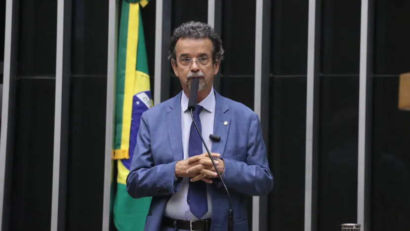 Mineiro chama de “vira-latas” quem apoia tarifa de Trump contra o Brasil