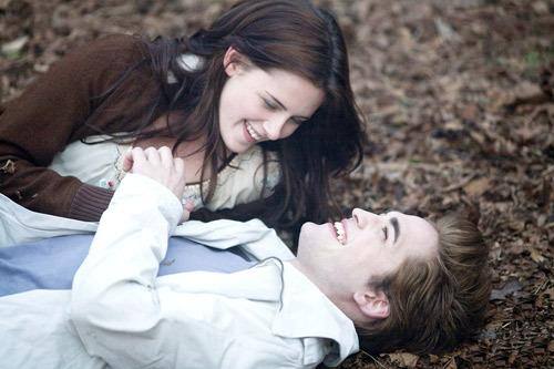Robert Pattinson critica cenas de sexo em Crepúsculo: ‘chega um ponto em que fica ridículo’