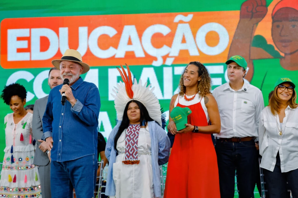 Lula chama Eduardo Bolsonaro de “moleque irresponsável”