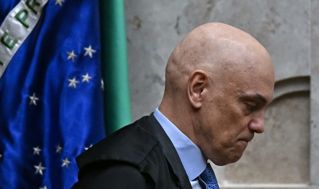 Jurista acusa Moraes de ampliar restrições a Bolsonaro sem respaldo legal