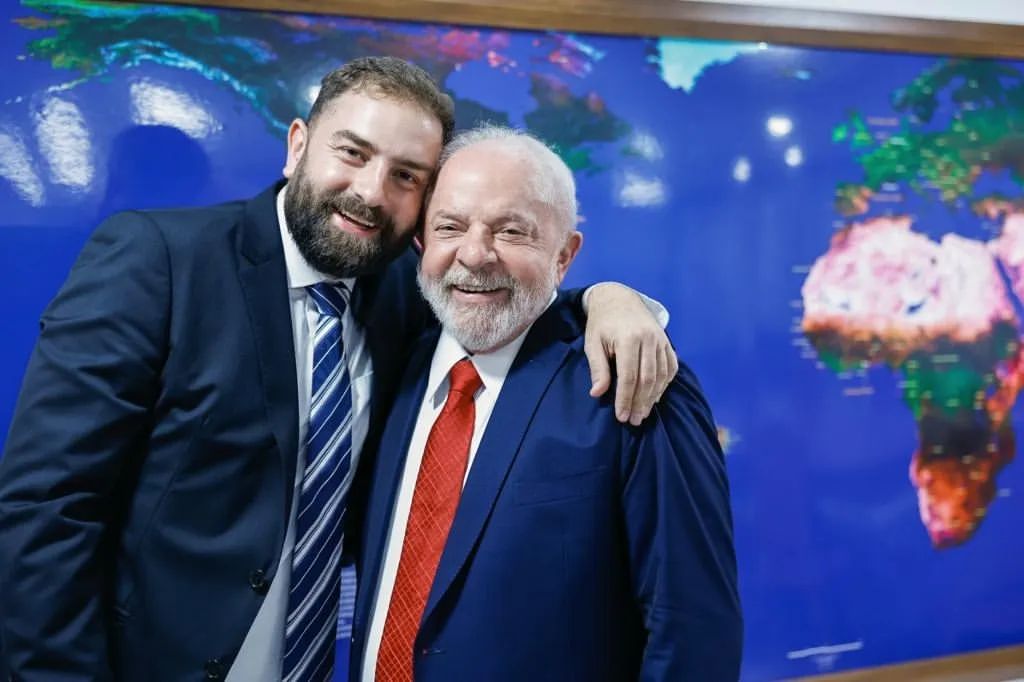 Filho de Lula pega carona em voo da FAB pela 2ª vez em 2025