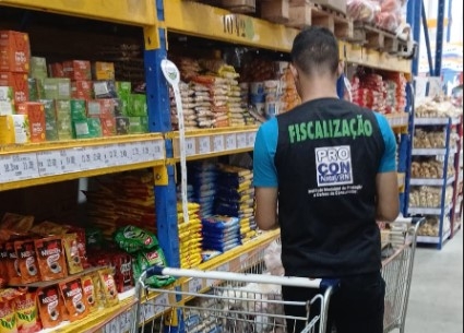 Ações do Procon descartaram mais de 800 kg de produtos impróprios para consumo em Natal
