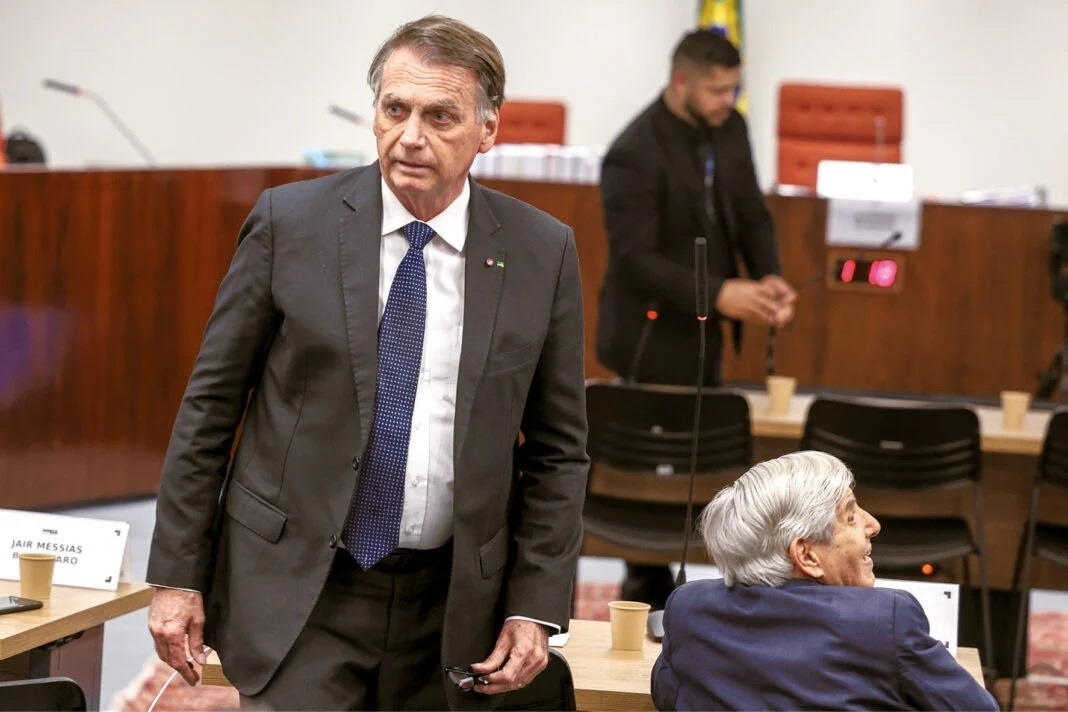 Bolsonaro diz que denúncia é como matar “um marciano” e afirma que não pretende deixar o país para fugir