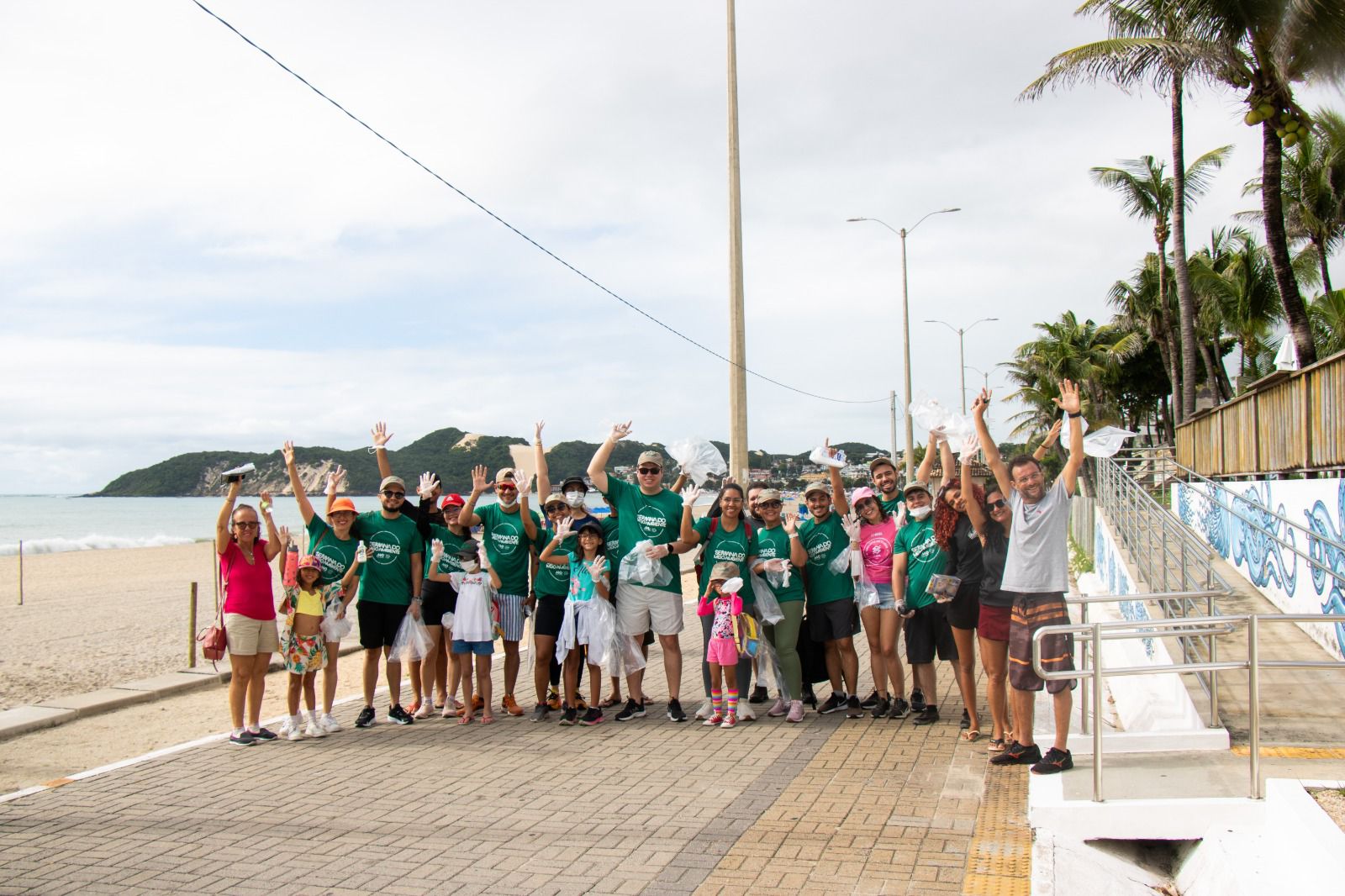 Moura Dubeux promove ação voluntária de limpeza em Ponta Negra