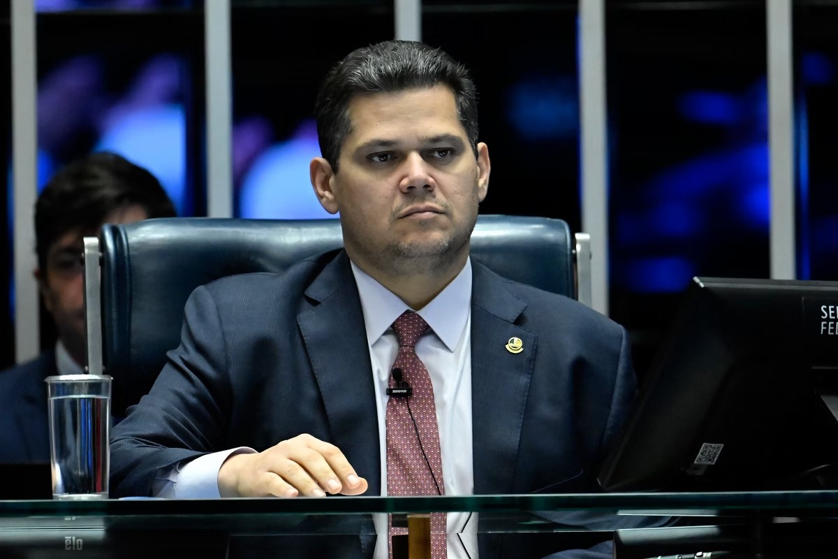 Alcolumbre promete promulgar aumento do número de deputados se Lula não der sanção