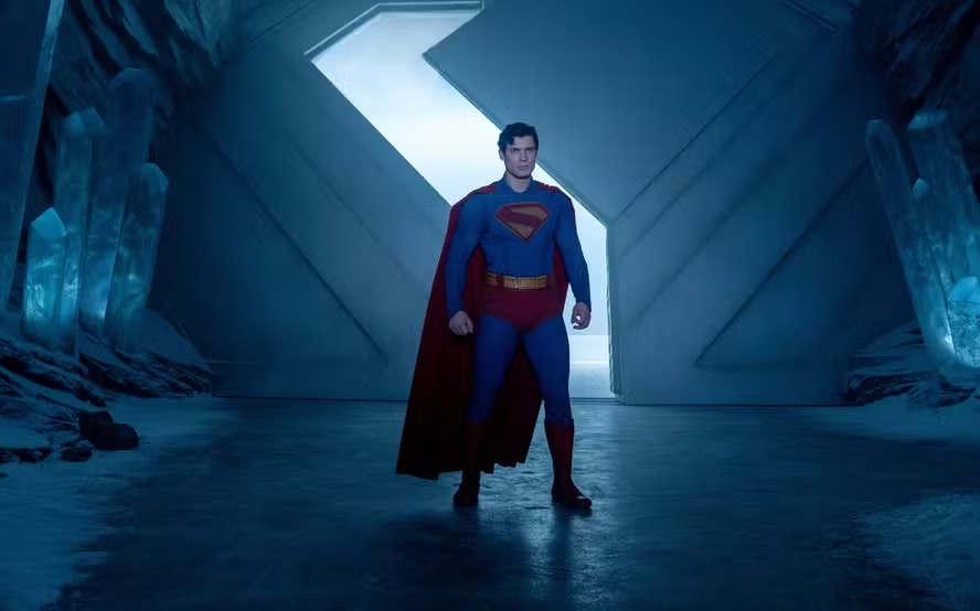 Cinema em Natal dá ingresso grátis do filme Superman para quem for com cueca por cima da calça