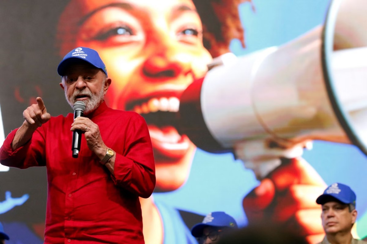Lula: 'Filho do coisa é deputado e pediu licença para ir lá pedir pro Trump dar um golpe no Brasil'