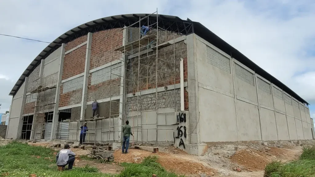 Ginásio de Cajazeiras em Macaíba alcança 60% da obra e segue para etapa final