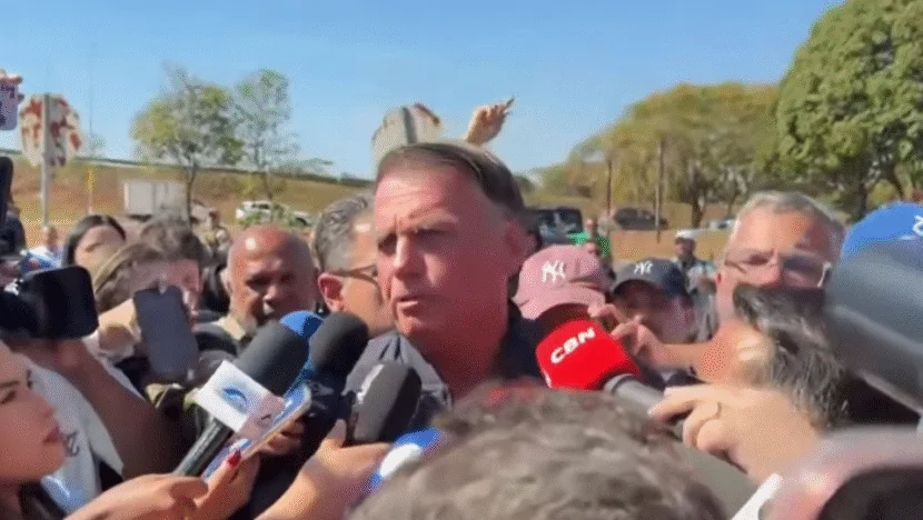 Bolsonaro se pronuncia pela primeira vez após operação da PF: “Nunca pensei em sair do Brasil”