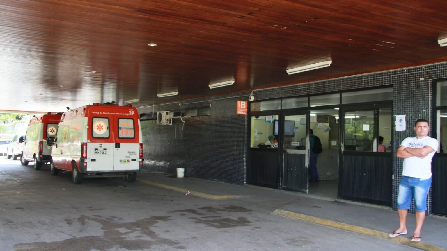 Adolescente esfaqueada por ex-namorado em Natal passou por procedimento cirúrgico e segue internada