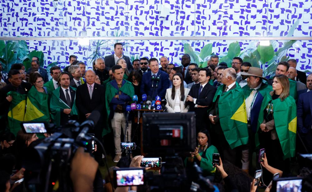 Mais de 50 deputados e senadores decidiram abrir mão do recesso