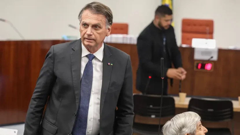 Medidas contra Bolsonaro são movidas por cálculo político, diz senador