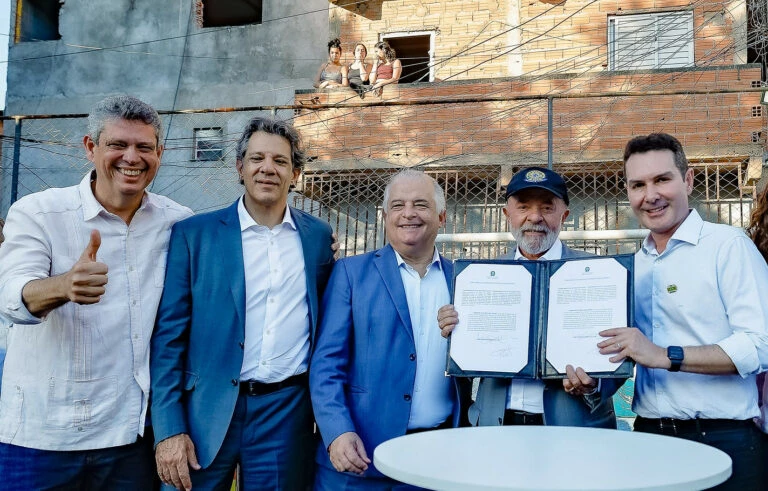Lula foi à favela após articulação com associação ligada ao PCC