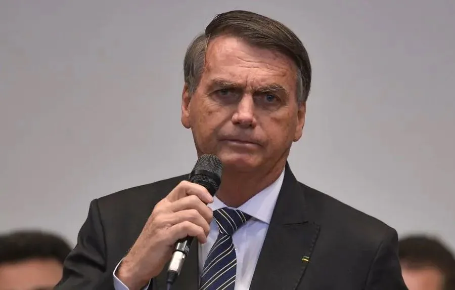 Após entregar defesa, Bolsonaro aguarda definição de Moraes sobre prisão