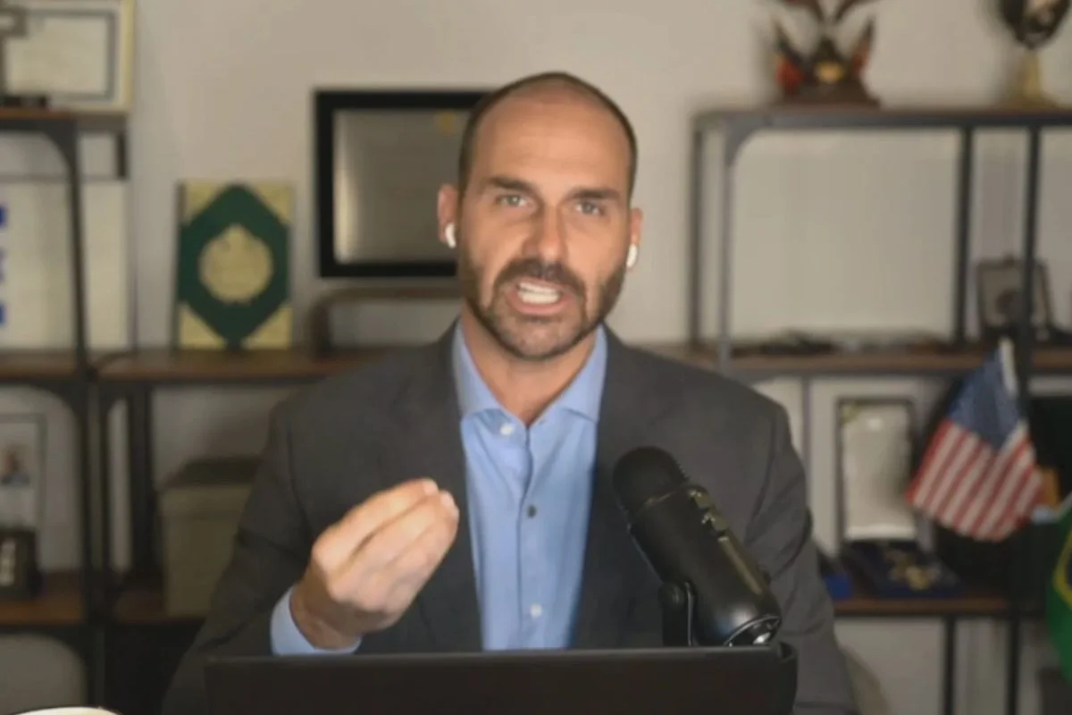 Eduardo Bolsonaro não renuncia e desafia STF em nova live
