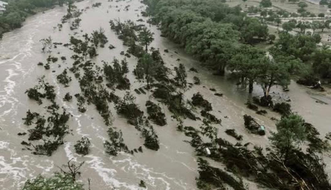 Enchentes no Texas deixam 67 mortos, incluindo 21 crianças