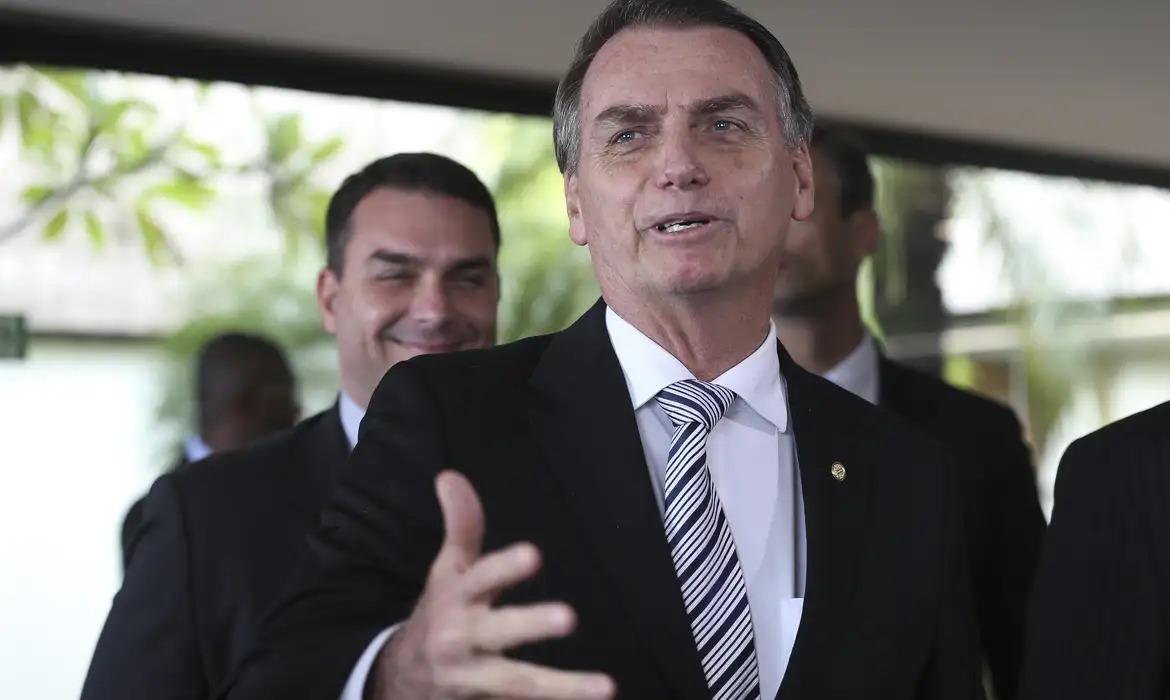 ‘Quem comanda o Brasil é o Alexandre de Moraes’, diz Bolsonaro