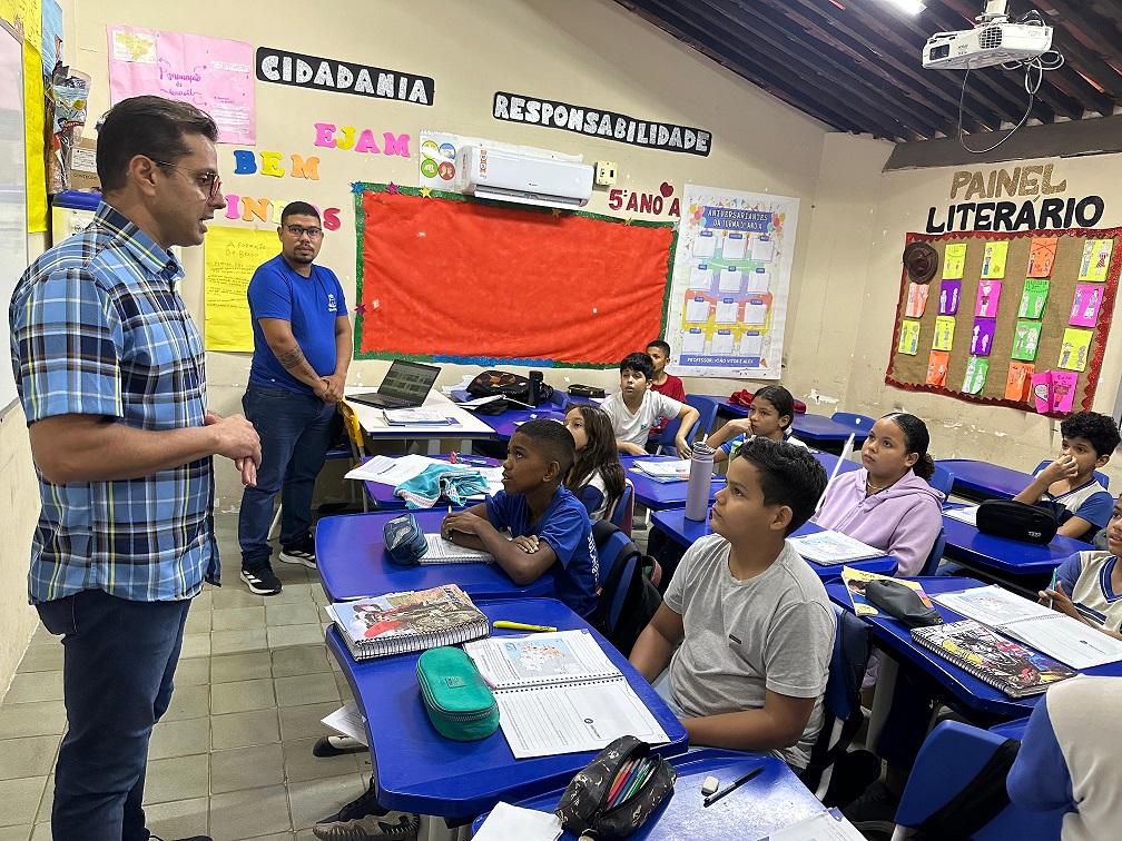 Secretário de Educação visita unidades de ensino para ouvir demandas da comunidade escolar