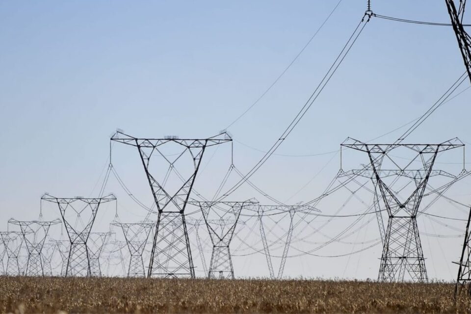 Sistema elétrico brasileiro corre risco de colapso, aponta ONS