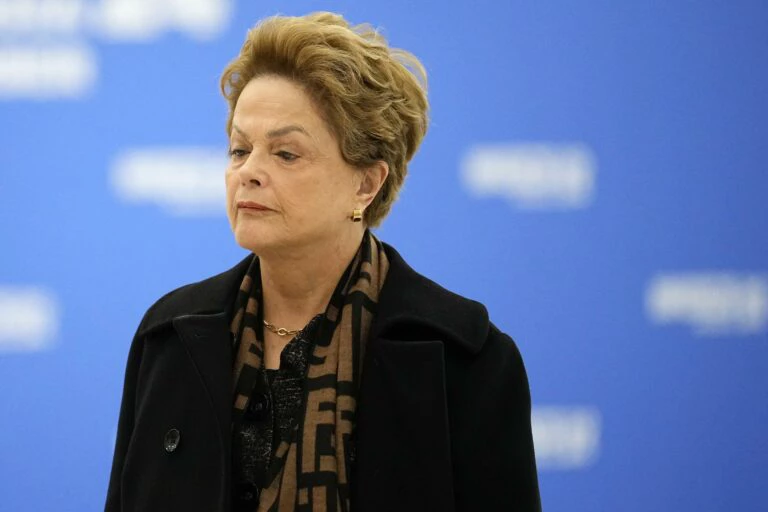 Dilma volta a defender fala sobre “estocar vento”