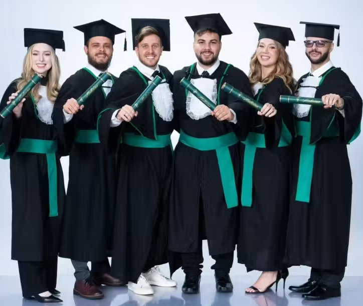 Seis primos natelenses fazem história ao se formarem juntos em medicina