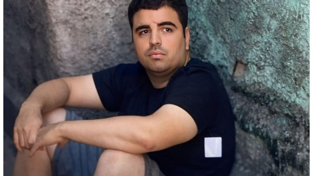 Homem mata melhor amigo, cozinha e tritura no liquidificador partes do corpo para ocultação