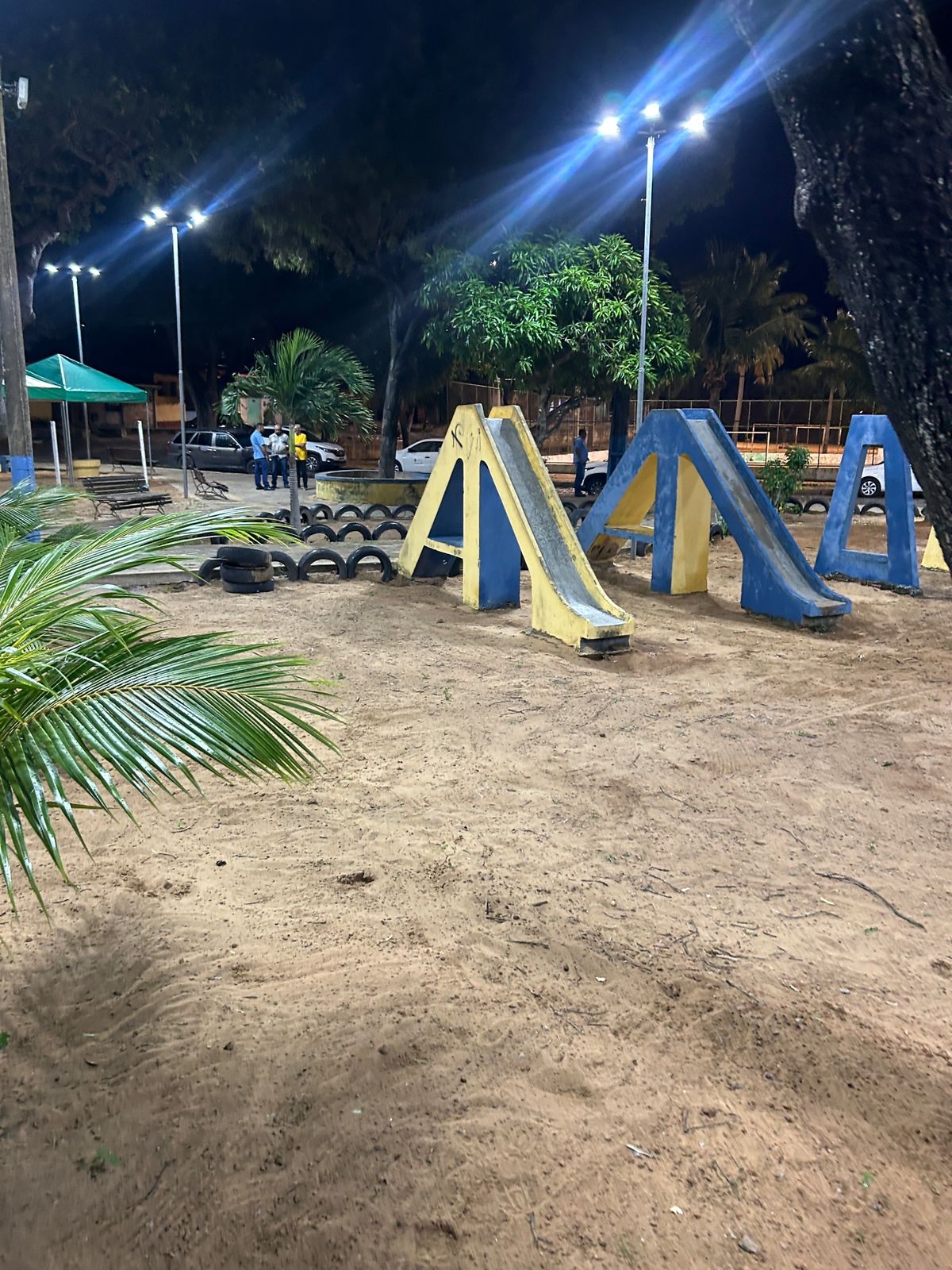 Prefeitura leva iluminação em LED a praças da Zona Norte de Natal