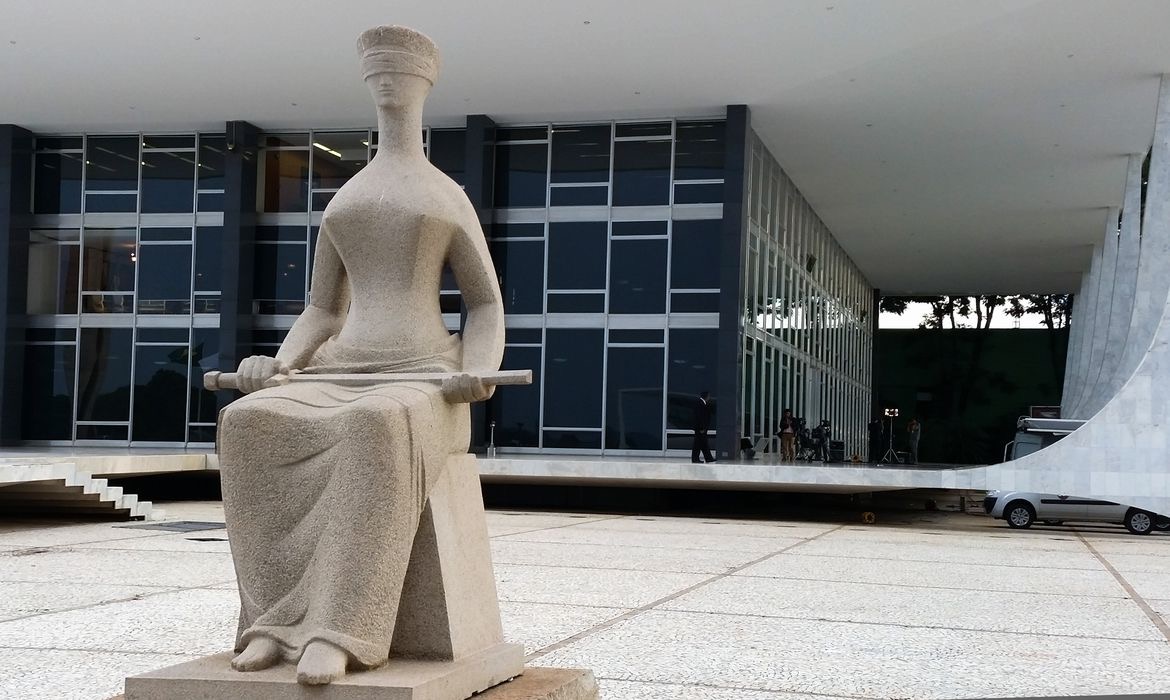 Na calada da noite, Câmara aprova 160 cargos comissionados para o STF