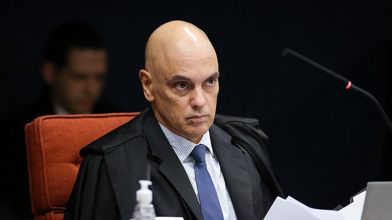 Moraes manda advogado calar e ficar ‘quieto’ em audiência no STF
