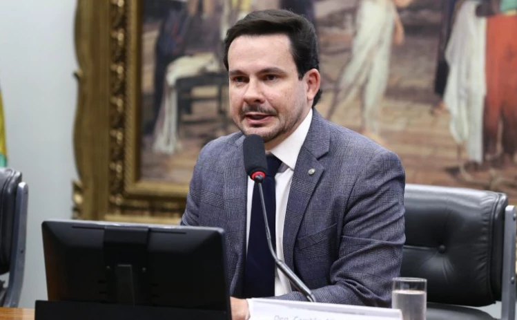CCJ aprova projeto que prevê castração química para liberdade condicional de estuprador