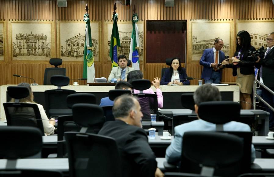 Câmara aprova projeto que proíbe participação de crianças em paradas LGBTQIA+ em Natal; entenda