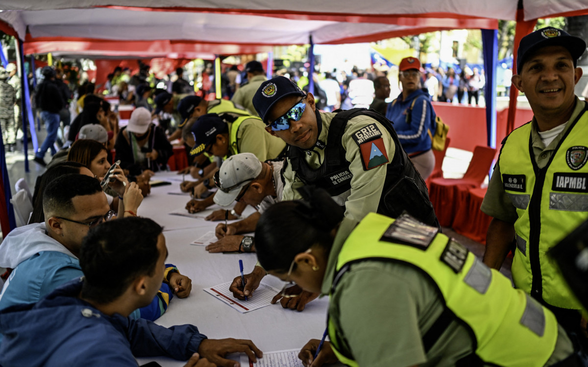 Venezuela intensifica alistamento militar para enfrentar os EUA
