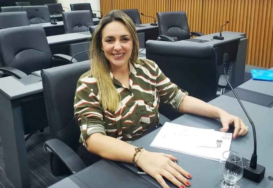 Ex-vereadora Ana Paula cancela destinação de emenda de R$ 31 mil para cantora em evento Rolê Vermelho