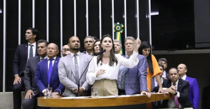 Mesa Diretora da Câmara manda corregedoria investigar deputados