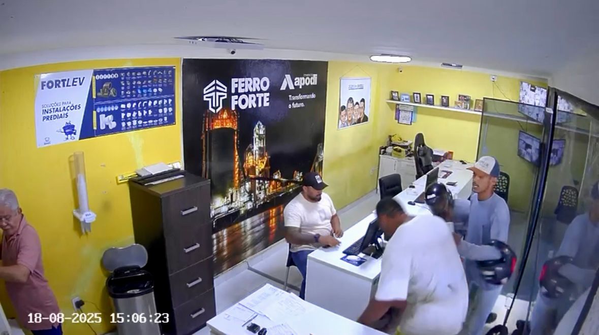 Vídeo mostra assalto a loja de material de construção em Nova Parnamirim