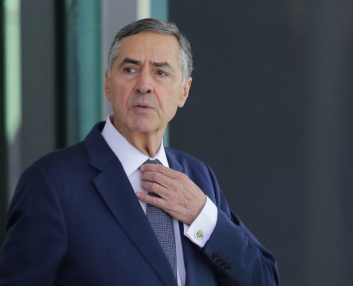 Filho de Barroso decide não retornar aos EUA após sanções de Trump