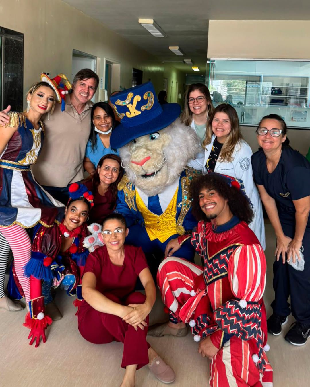 Circo Kroner leva magia e alegria ao Hospital Infantil Varela Santiago
