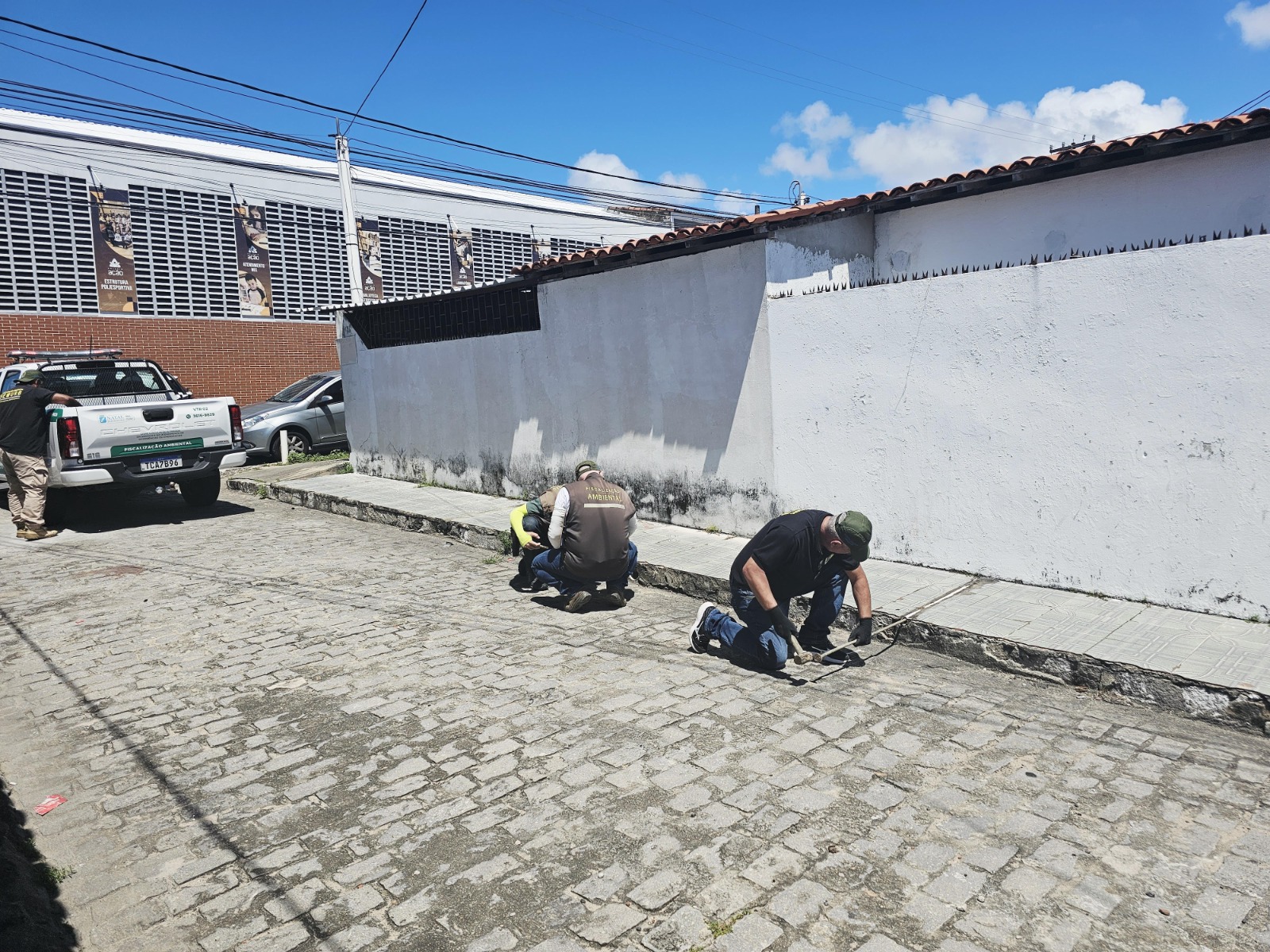 Prefeitura de Natal realiza fiscalizações ambientais em Neópolis e bloqueia ligações irregulares