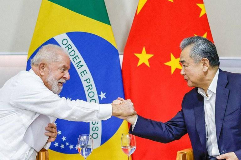 Brasil e China negociam protocolo conjunto para certificação de carne e soja; entenda