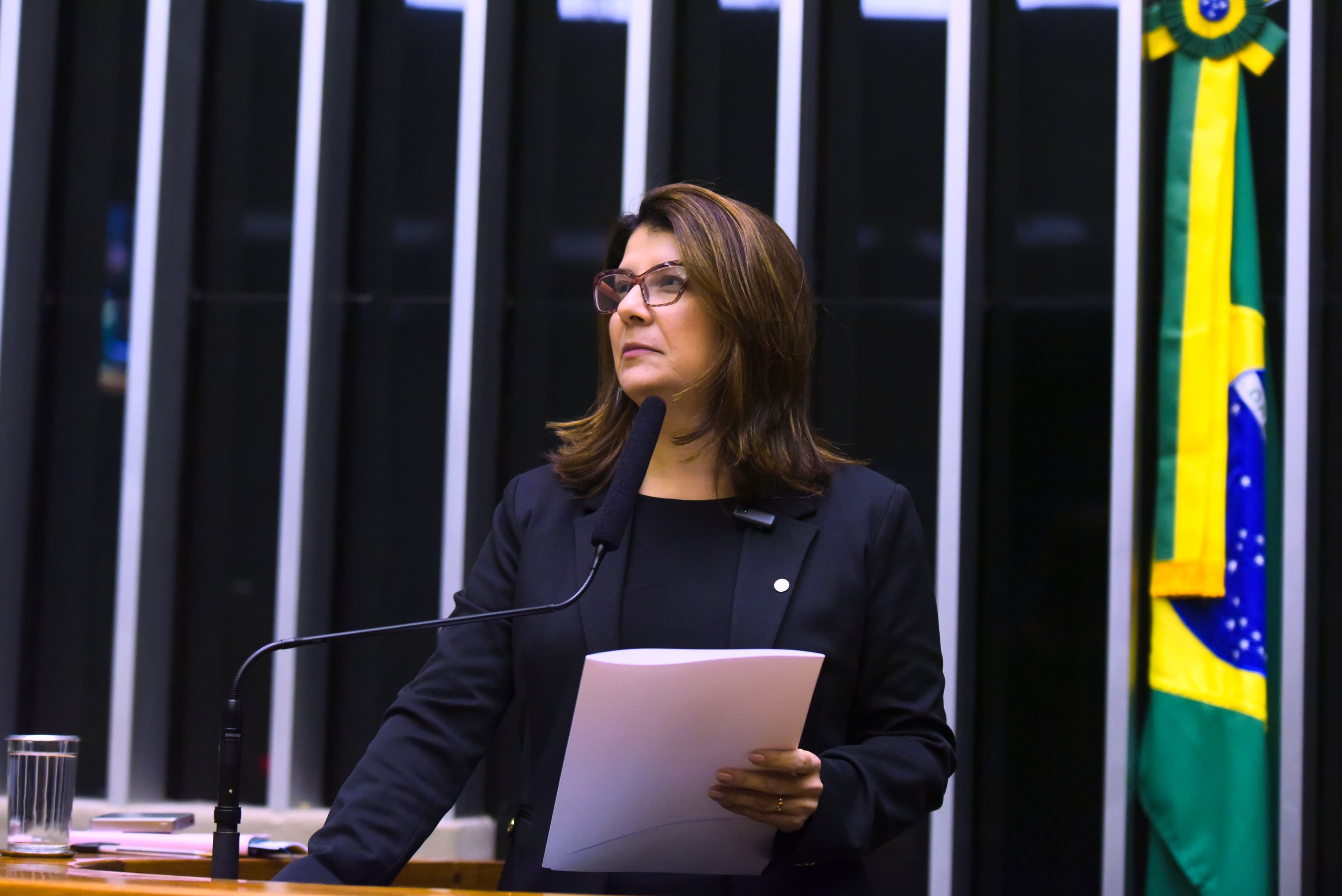 Deputada Carla Dickson propõe CPI para investigar a adultização de crianças nas redes sociais