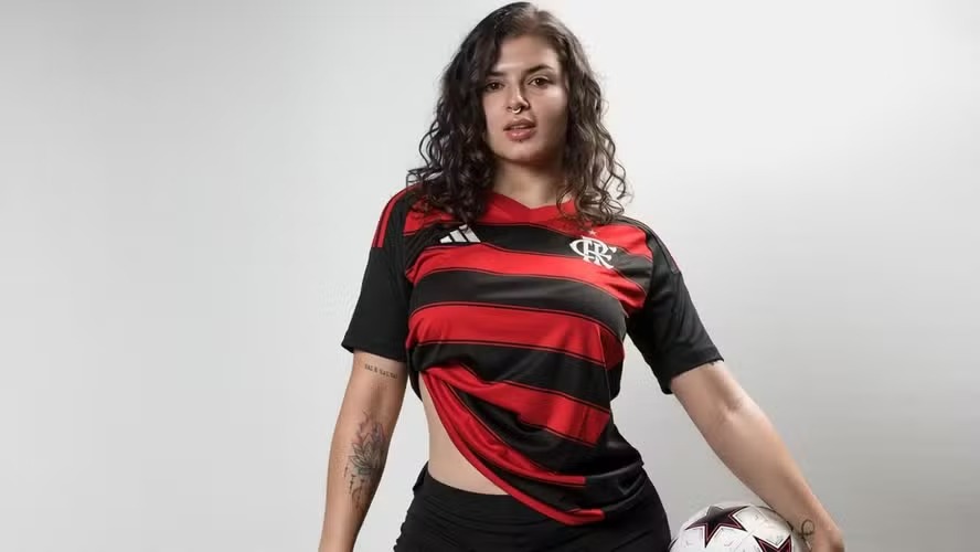 Musa do Flamengo sofre golpe na Internet e faz apelo aos jogadores