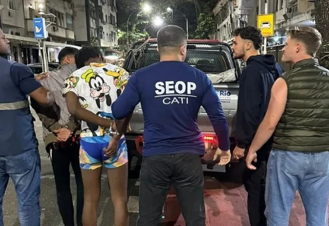 Turistas alemães ficam pelados após assalto em Copacabana