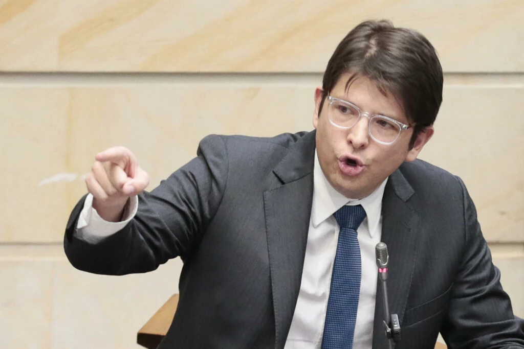 Morre Miguel Uribe, candidato da Colômbia baleado em discurso