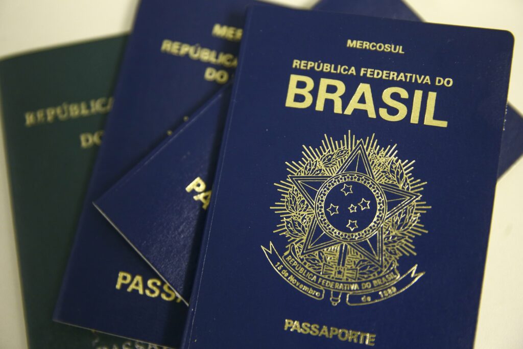 EUA: Felipe Neto, Erika Hilton e Anitta poderão perder seus vistos
